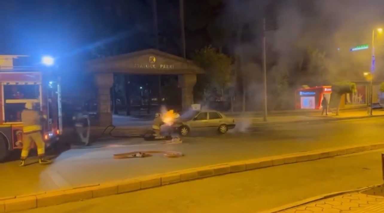 hatayda seyir halindeki otomobil alevlere teslim oldu 2 NuHIIzqU