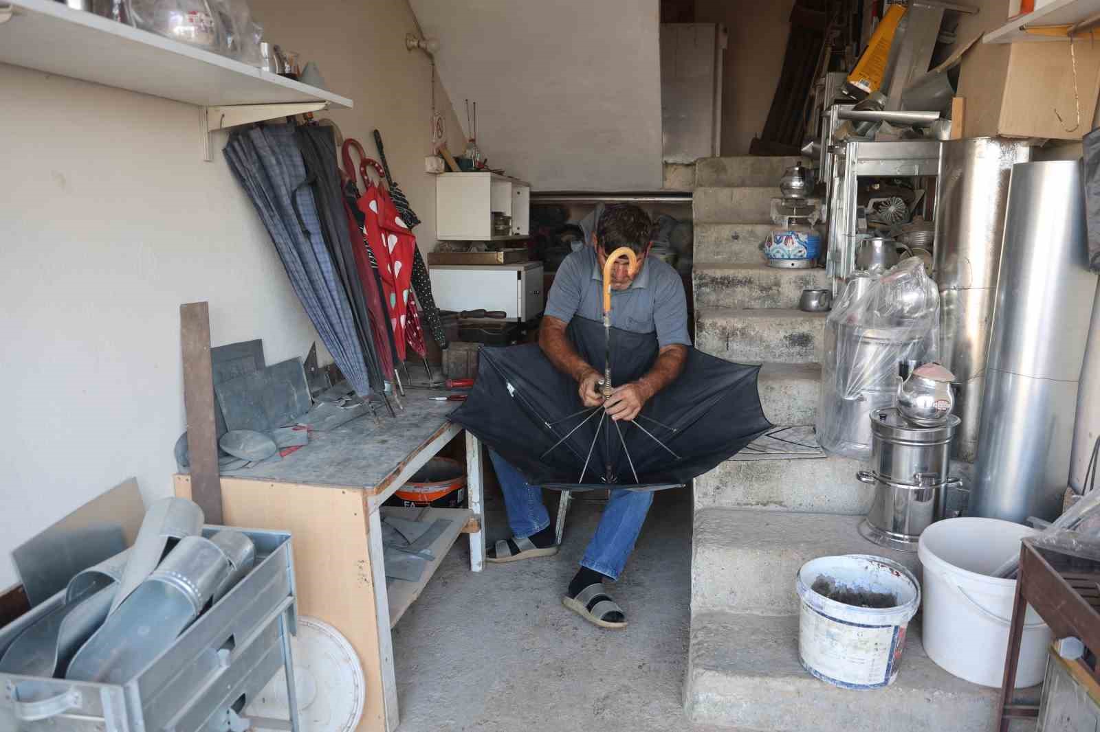 hatayda siddetli yagislar semsiye tamircisinde yogunlugu artirdi 3 3Uh5VjIG