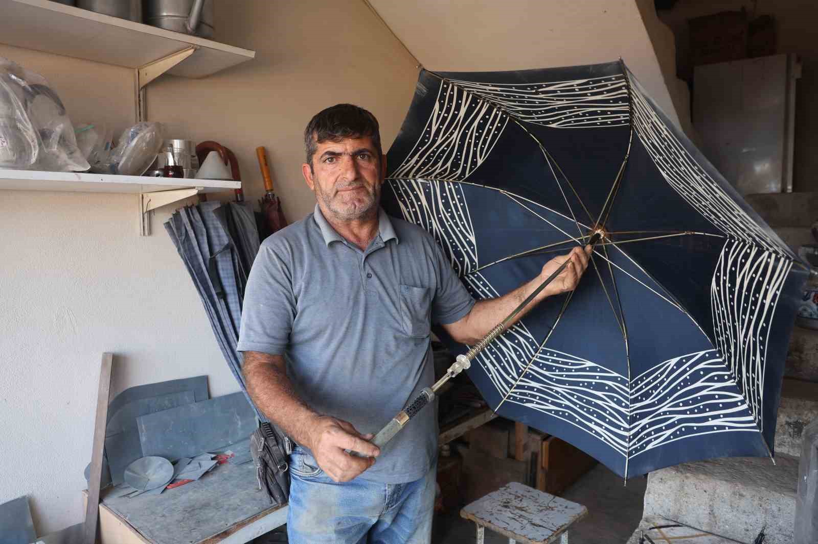 hatayda siddetli yagislar semsiye tamircisinde yogunlugu artirdi 5 EaPvO4NO