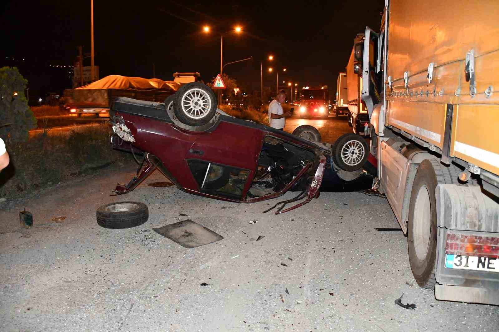 hatayda takla atan otomobildeki 1i agir 3 kisi yaralandi 1 CK4aR84Z