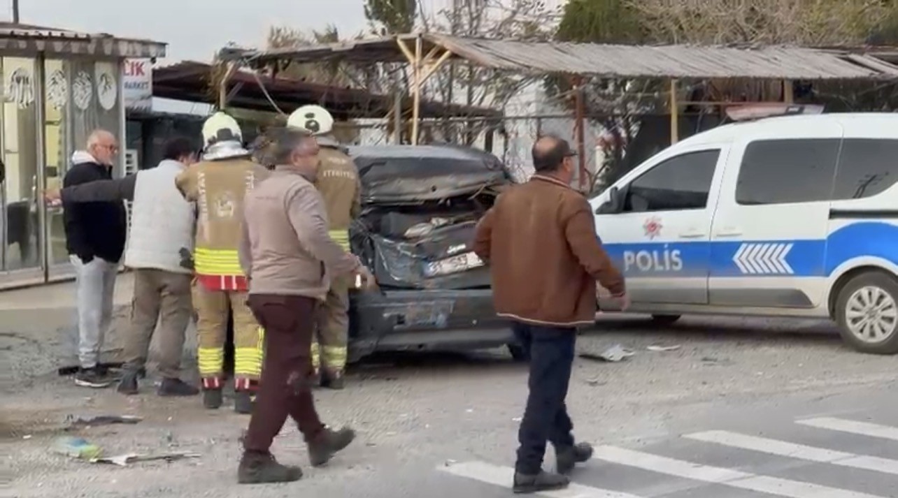 hatayda zincirleme trafik kazasi 1i agir 11 yarali 4 rdEStVY2