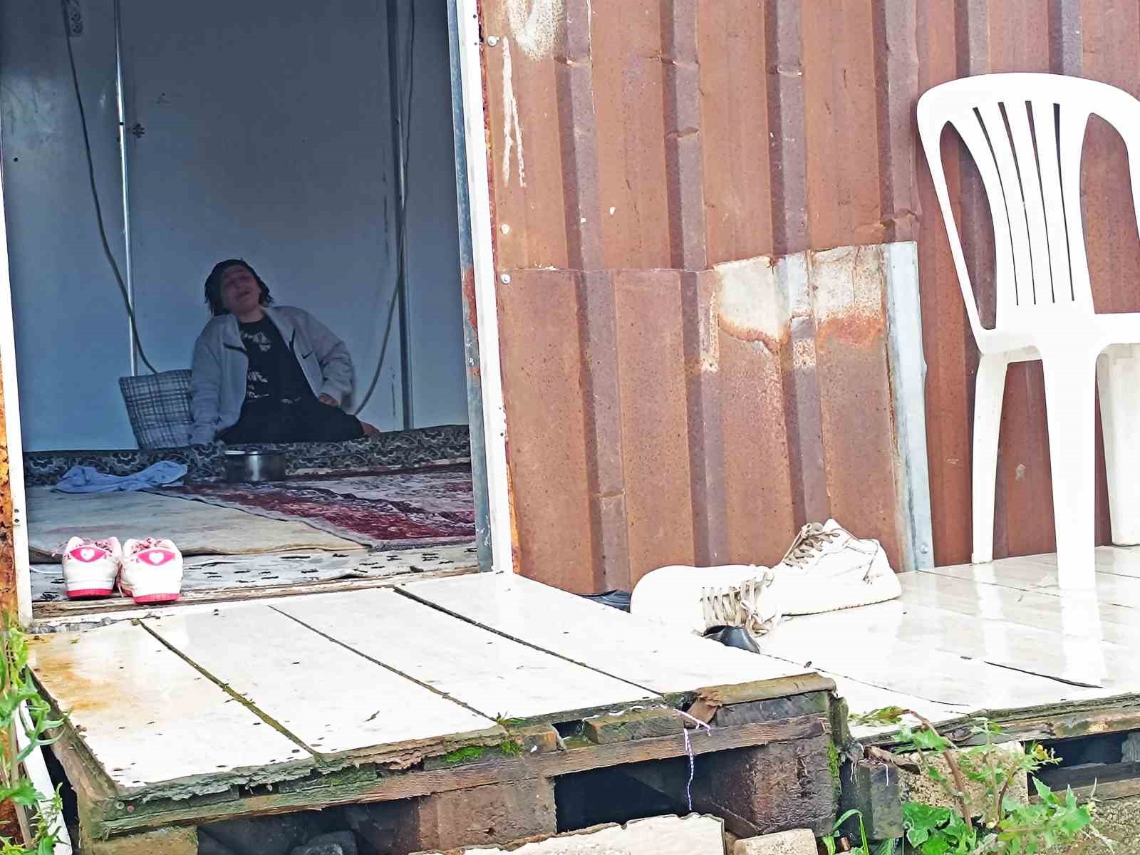 hataydaki heyelanda evlatlarini kaybeden acili anne cocuklarini daha guvenli oldugu icin kizinin evine gondermis Q6ahKglb