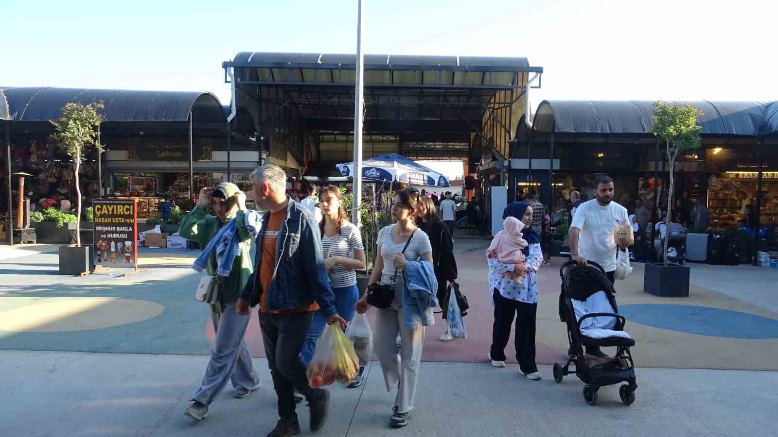 hataydaki prefabrik uzun carsida bayram yogunlugu 3 W9Ay1m32