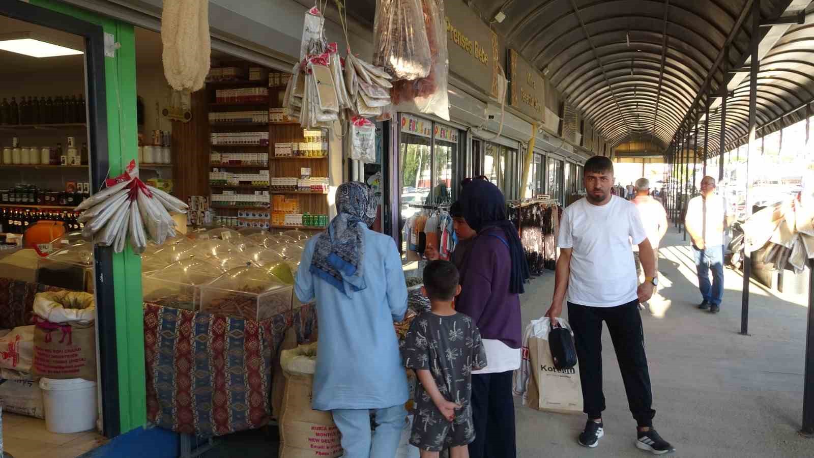 hataydaki prefabrik uzun carsida bayram yogunlugu 4 6mvfrbzI