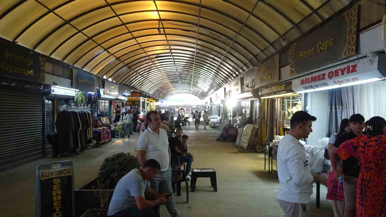 hataydaki prefabrik uzun carsida bayram yogunlugu 5 ZyQL1hNT