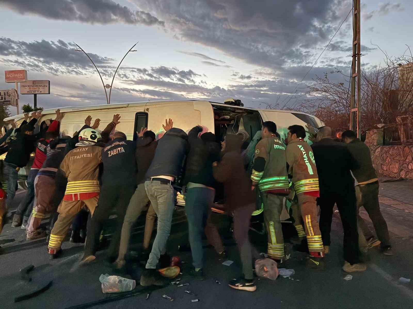 hataydaki zincirleme trafik kazasinda yarali sayisi 18e yukseldi 1 d8bCUiEz