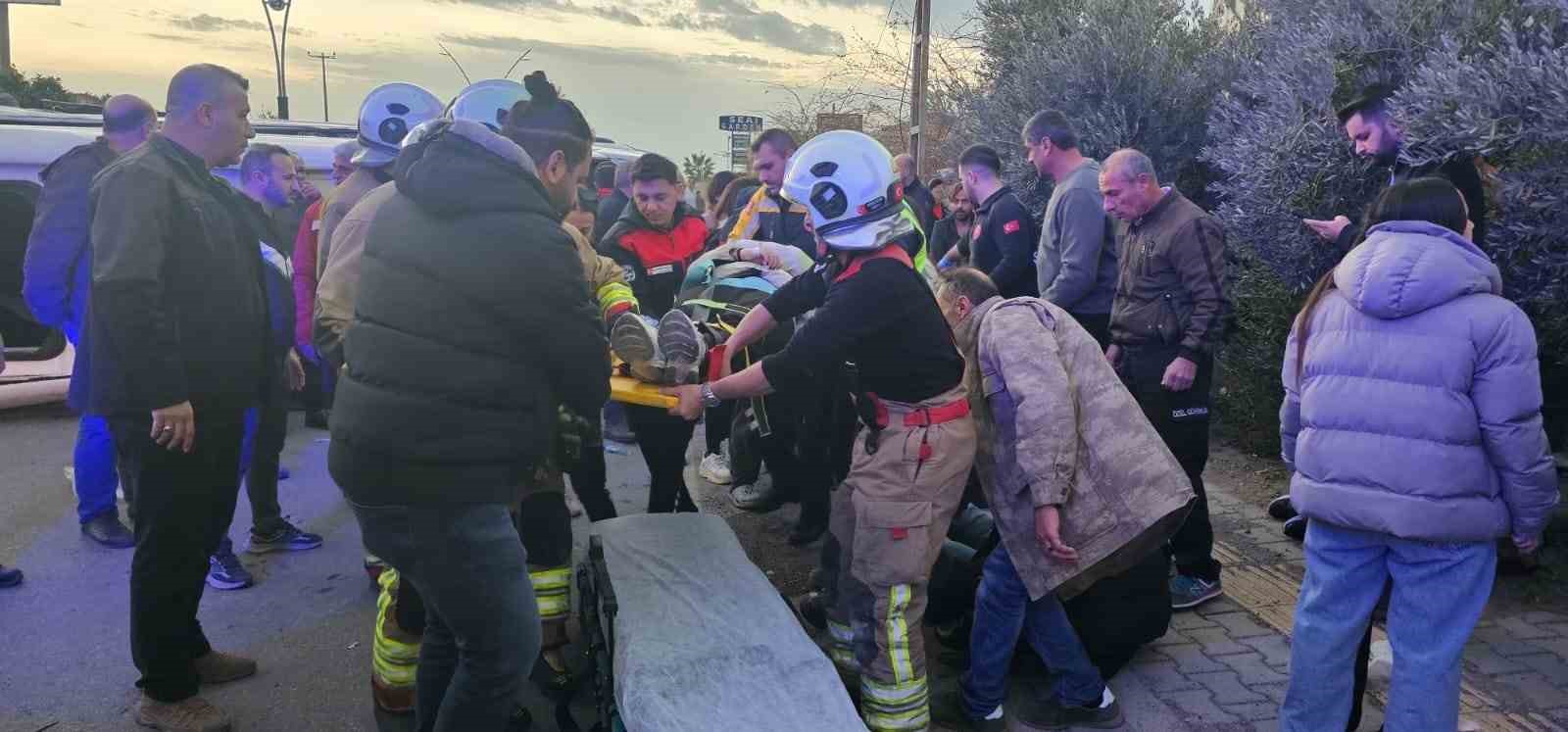 hataydaki zincirleme trafik kazasinda yarali sayisi 18e yukseldi 5 PDqpgLbZ