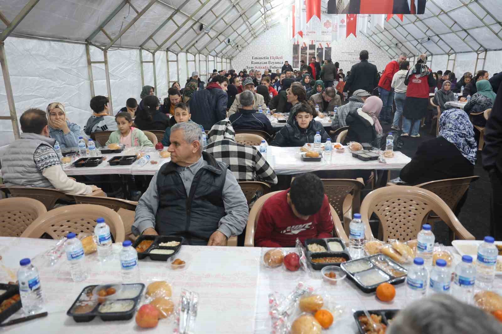 hatayin kalbi habibi neccar camiinde iftar sofrasi kuruldu 1 wA33qD5S