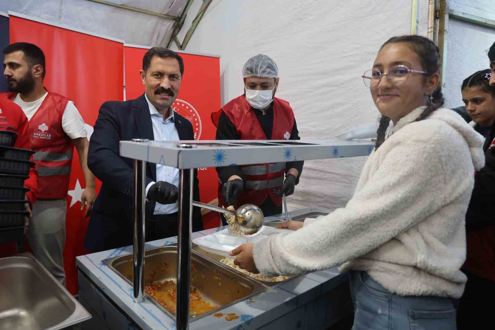 hatayin kalbi habibi neccar camiinde iftar sofrasi kuruldu 3 pQJAMw4Y