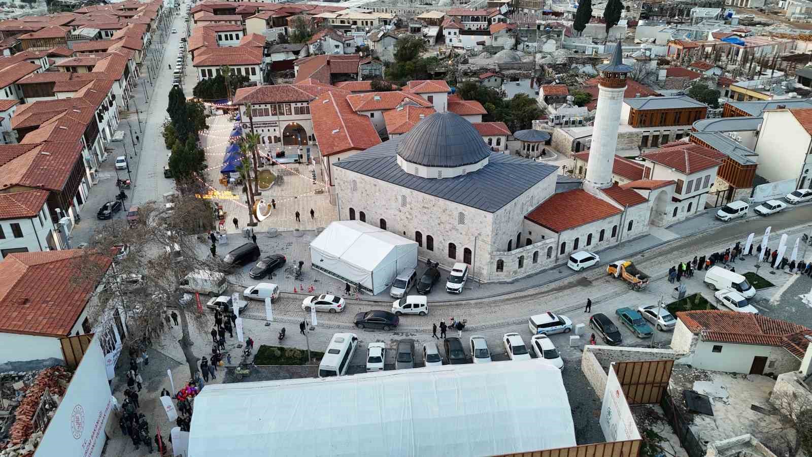 hatayin kalbi habibi neccar camiinde iftar sofrasi kuruldu 5 FLOGXOgD