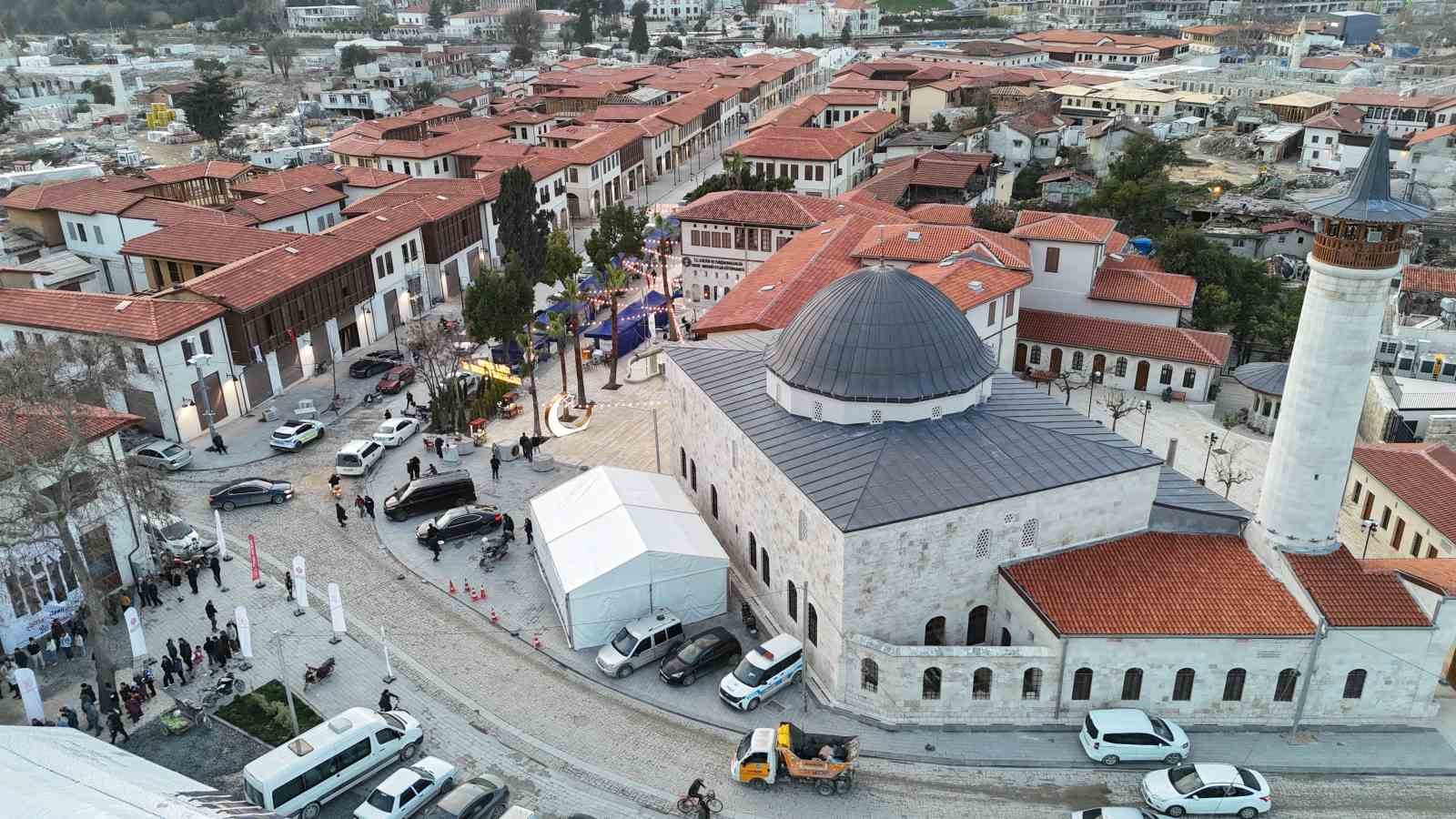 hatayin kalbi habibi neccar camiinde iftar sofrasi kuruldu 6 JvMXyLml