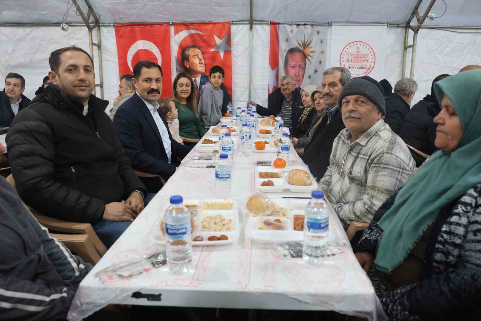 hatayin kalbi habibi neccar camiinde iftar sofrasi kuruldu 7 nGNnlHL3