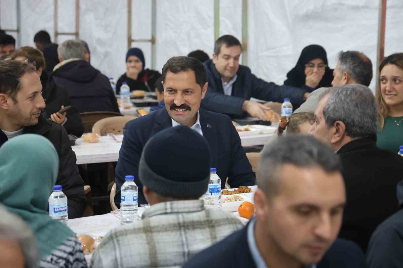 hatayin kalbi habibi neccar camiinde iftar sofrasi kuruldu 8 wsLnRnh1