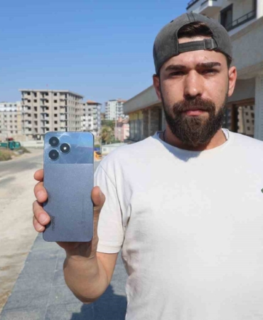 hatiralari-buradadir-dedigi-cep-telefonun-sahibini-gunlerdir-ariyor-BXBJHHCB.jpg