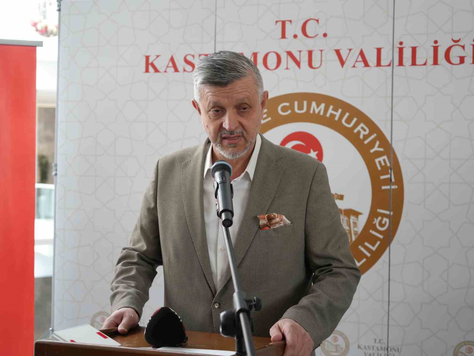 hattat emrullah demirkayanin eserlerinin 34 yil sonra ilk kez bir araya geldigi sergiye yogun KqYAguDM