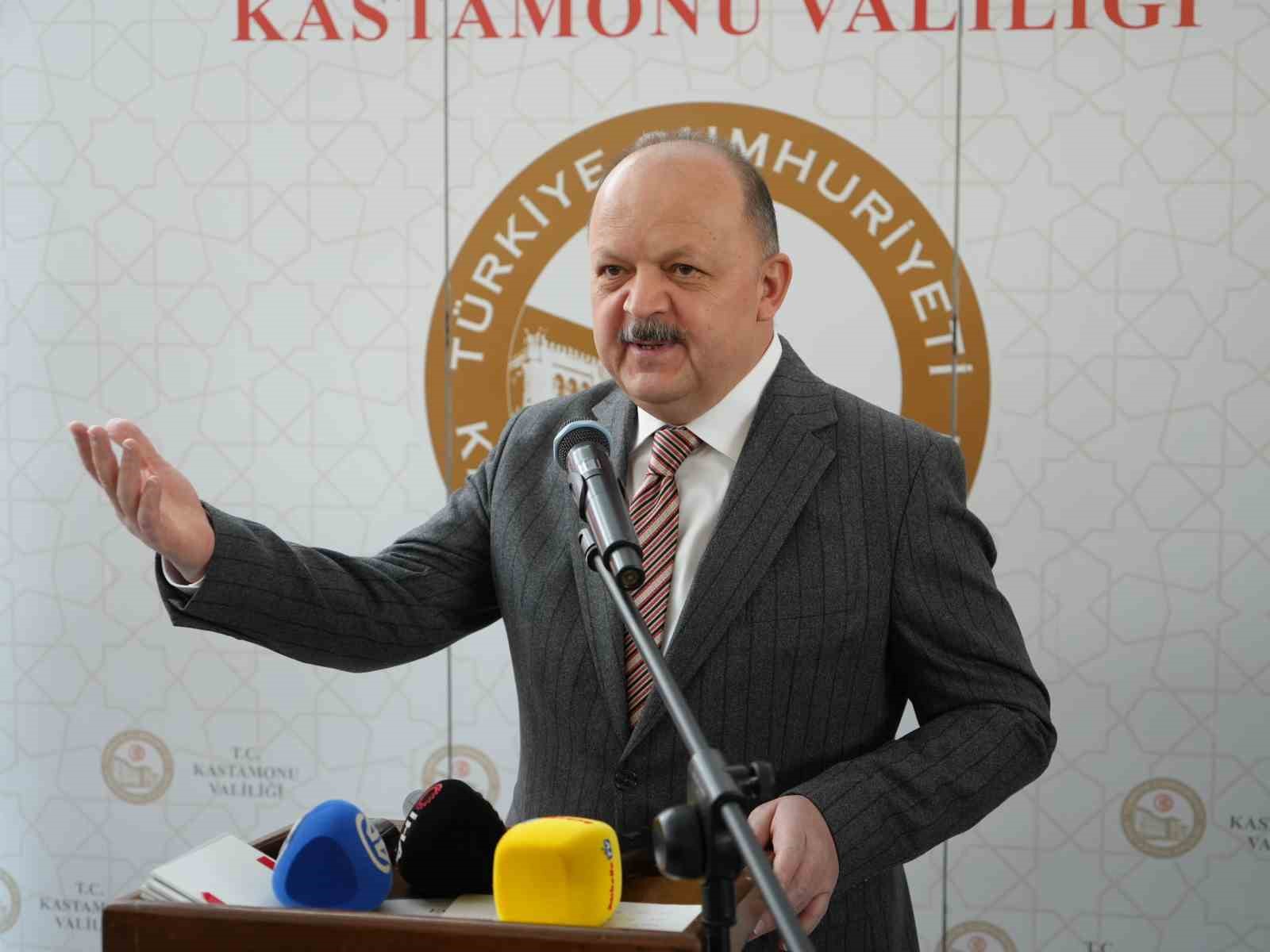 hattat emrullah demirkayanin eserlerinin 34 yil sonra ilk kez bir araya geldigi sergiye yogun ltEQDfbt