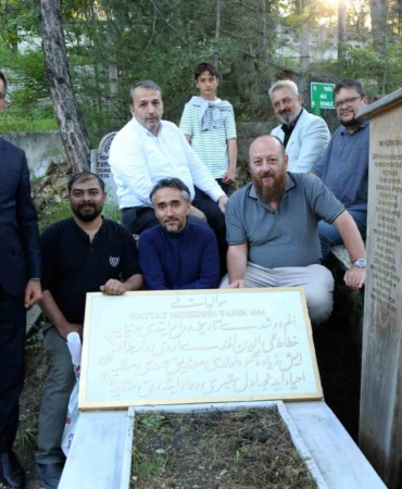 hattat-muhittin-tanira-vefa-70-yil-sonra-talik-hatla-yazilan-mezar-tasi-dualarla-kabrine-BEaNGPOU.jpg