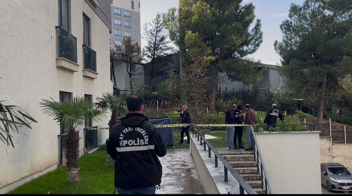 hava almak icin ciktigi camdan dusen genc hayatini kaybetti 4 sPOQlf82