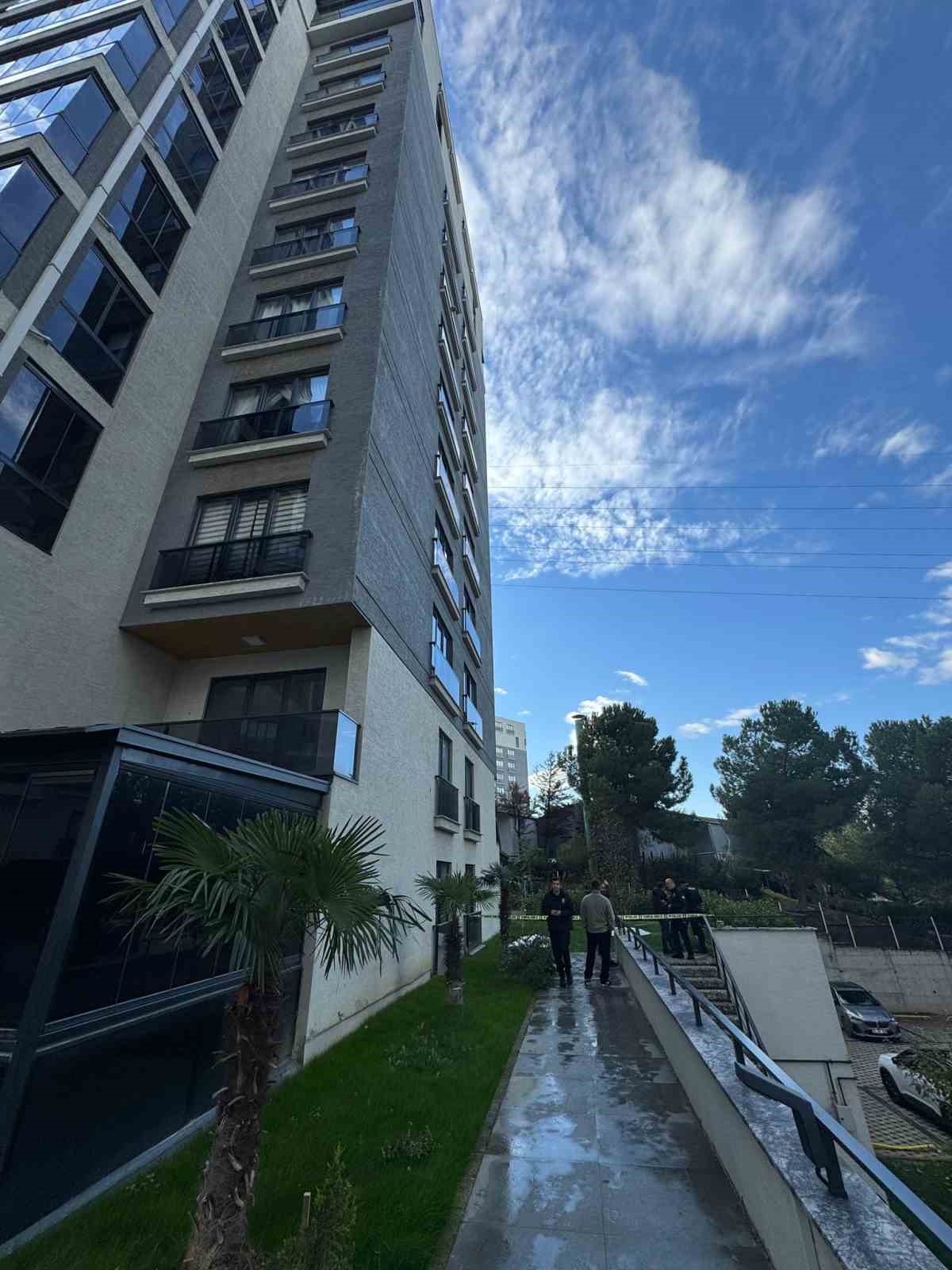 hava almak icin ciktigi camdan dusen genc hayatini kaybetti 6 SvwEmZLj
