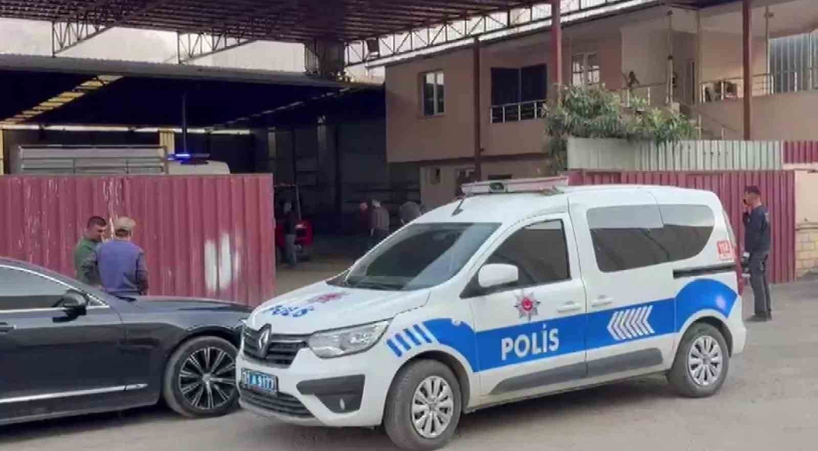Hava bastığı tır lastiği patladı, jantın isabet etmesiyle can verdi 4 hava bastigi tir lastigi patladi jantin isabet etmesiyle can verdi 0 AFZNQYFO