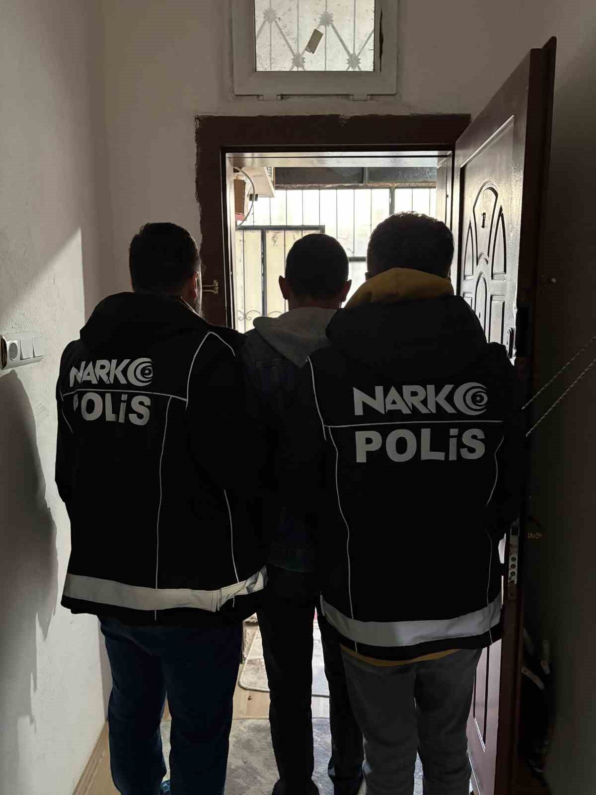 hava destekli narkotik operasyonu 25 kisi tutuklandi 4 Qv3jCIqH