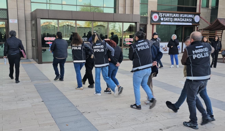 hava-destekli-narkotik-operasyonu-25-kisi-tutuklandi-C8MGtiHU.jpg