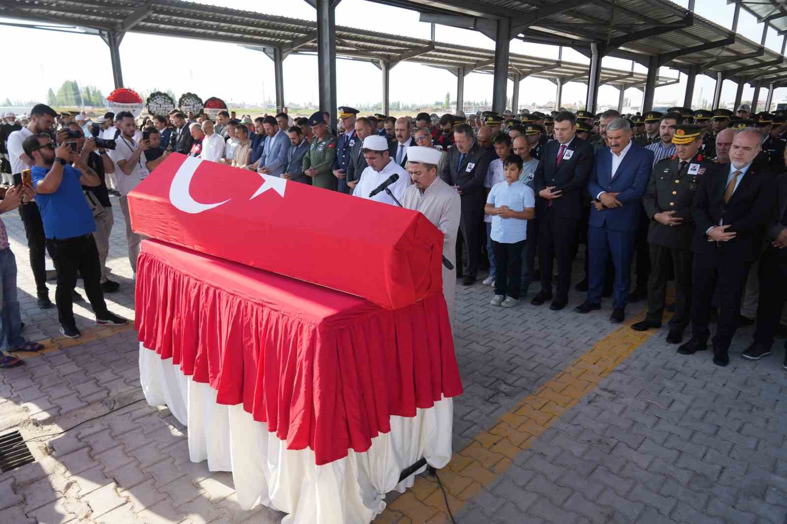 hava harp okulu ogrencisi veli bilgin memleketi nigdede son yolculuguna ugurlandi 4 MUpzKn6g