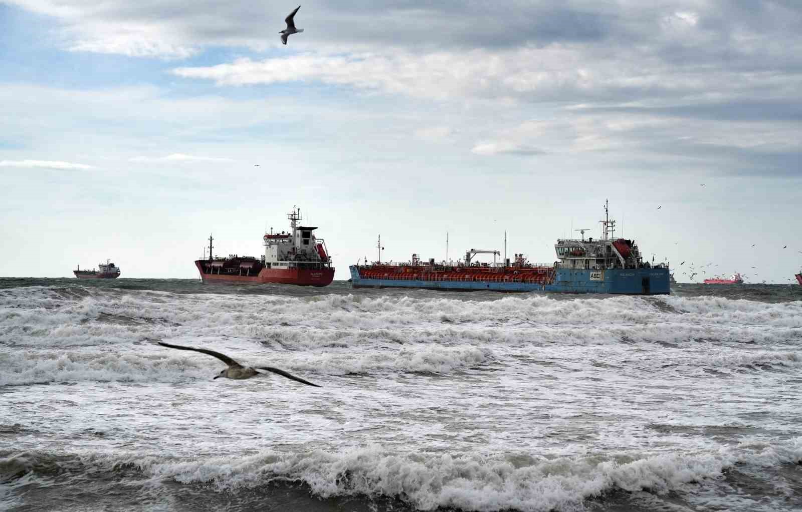 Hava şartları düzeldiğinde karaya oturan gemiyi kurtarma çalışmaları başlayacak 5 hava sartlari duzeldiginde karaya oturan gemiyi kurtarma calismalari baslayacak 1 k1dMNYju