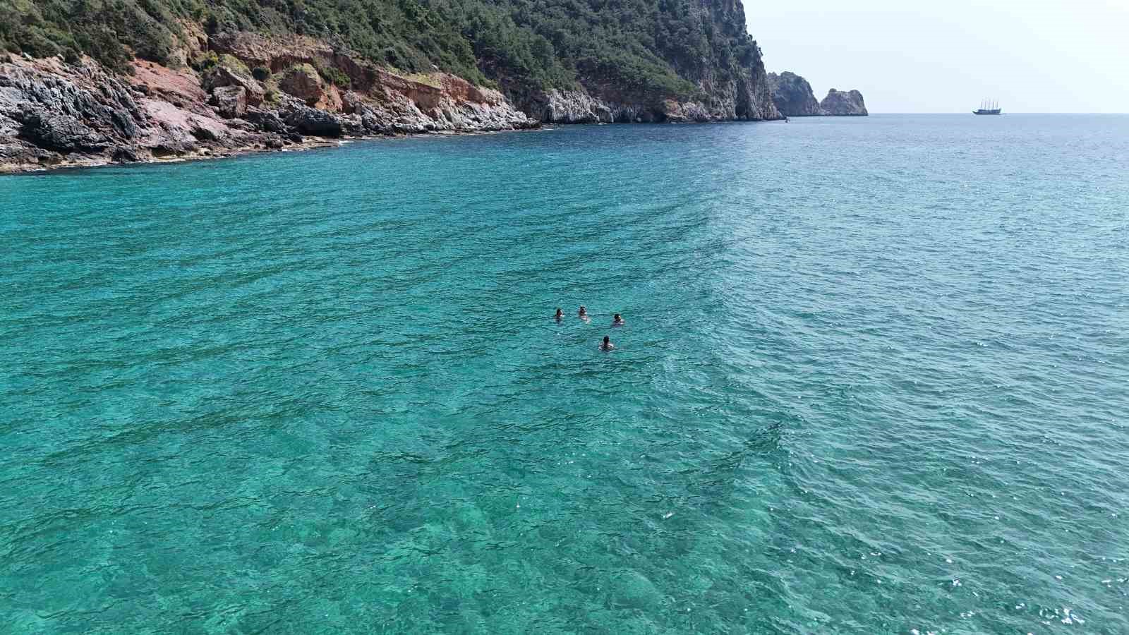 hava sicakliginin 24 dereceye yukseldigi alanyada sahiller doldu 2 BBRO1CUB