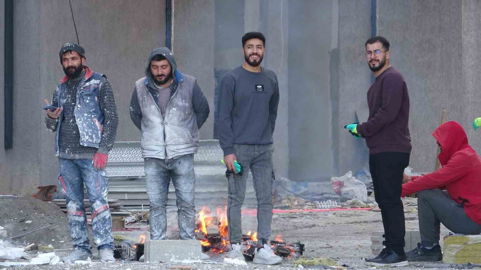 hava sicakliginin eksi 146 dereceye dustugu gole buz tuttu 6 3uLucOMl