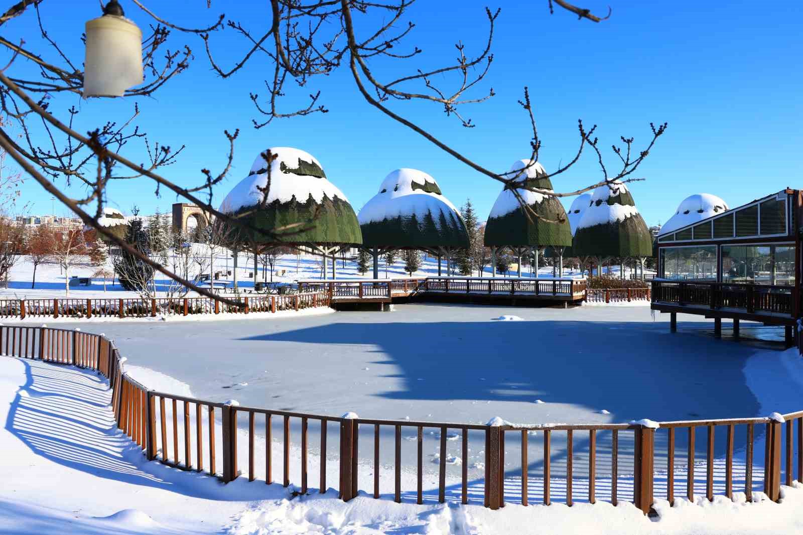hava sicakliklarinin eksi 13u gordugu kentte sus havuzlari dondu 21 tswC9f8u
