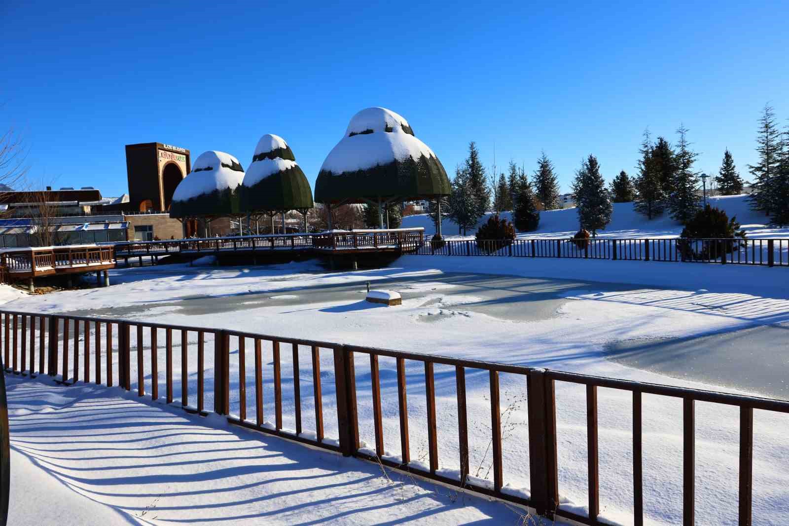 hava sicakliklarinin eksi 13u gordugu kentte sus havuzlari dondu 36