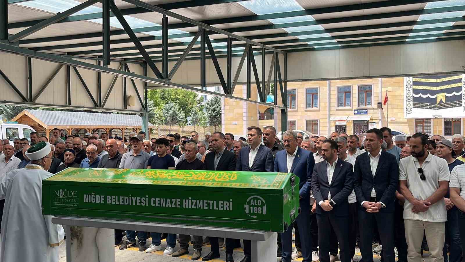 havai fisek fabrikasindaki patlamada hayatini kaybeden isci son yolculuguna ugurlandi 1