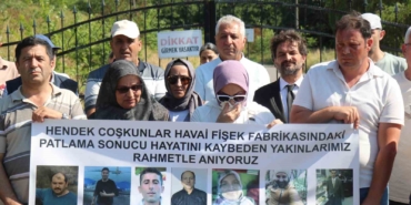havai-fisek-fabrikasindaki-patlamada-hayatini-kaybeden-isciler-anildi-523IWIVs.jpg