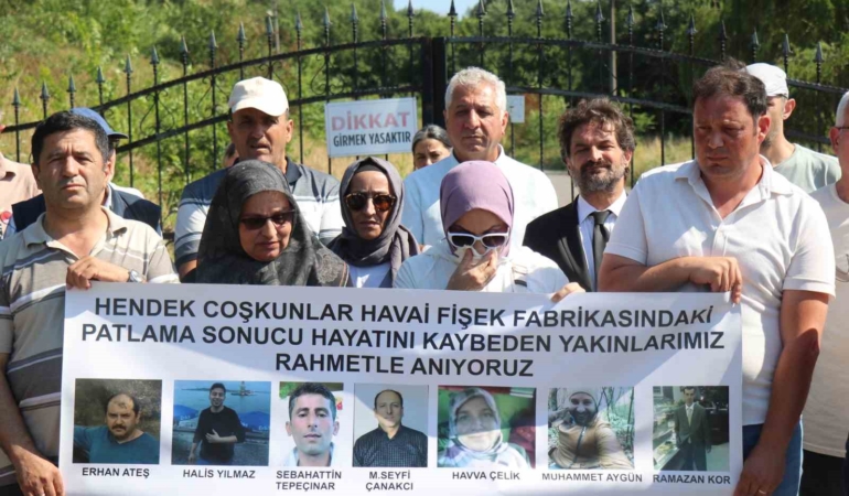 havai-fisek-fabrikasindaki-patlamada-hayatini-kaybeden-isciler-anildi-523IWIVs.jpg