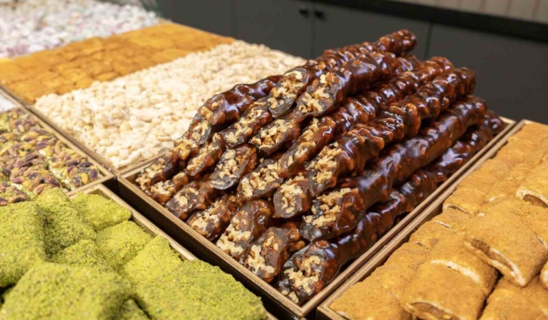 havalar-sogudu-cevizli-pekmezli-sucuk-satislari-artti-XhaiPJMn.jpg