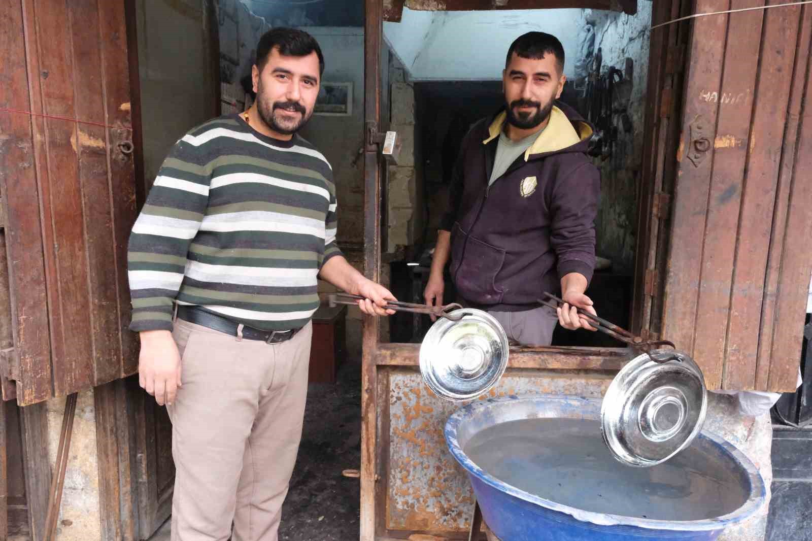 havalarin sogumasi ates basindaki kalay ustalarinin yuzunu guldurdu 3 s1KQAvAK