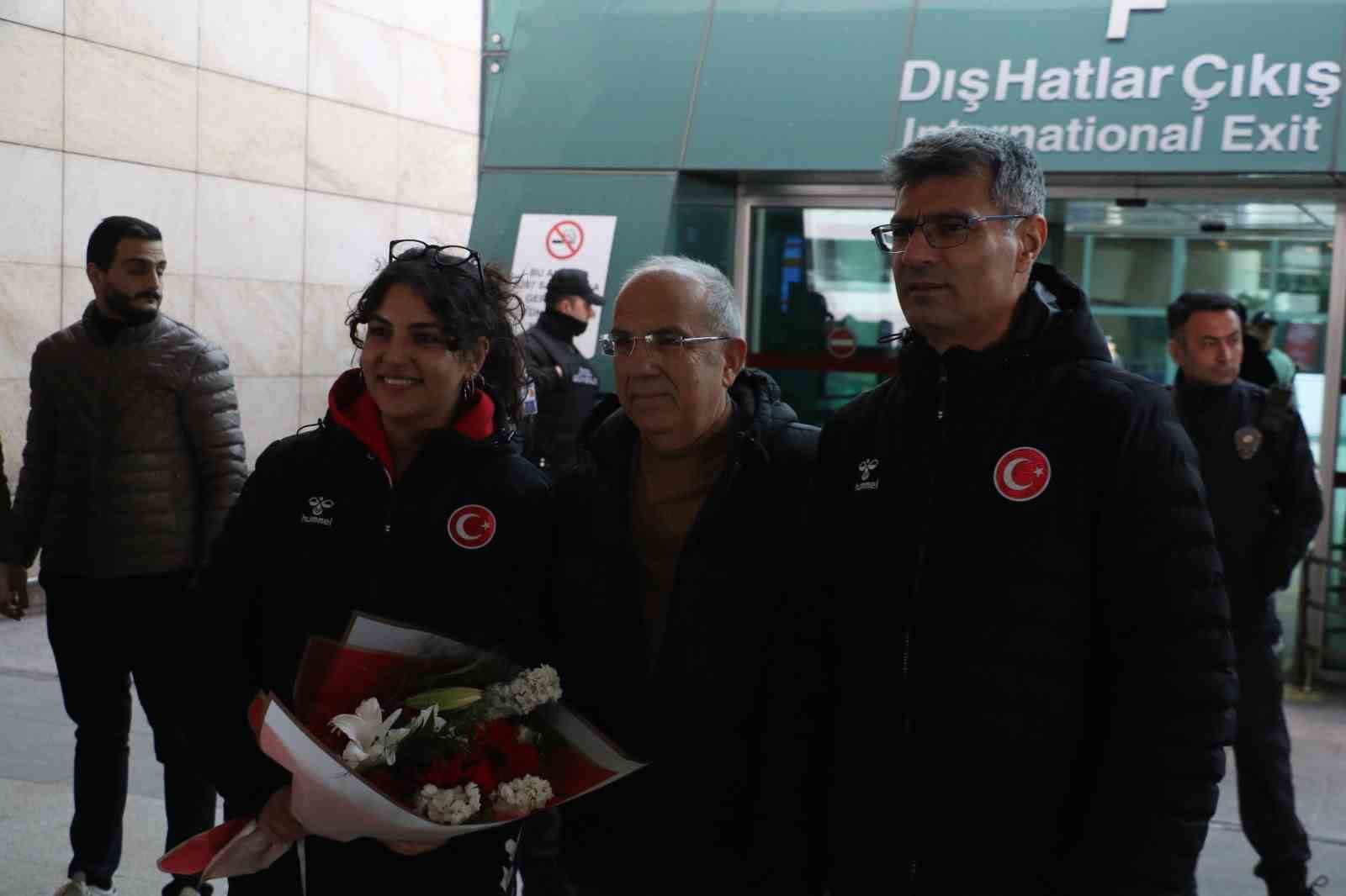 havali silahlar avrupa sampiyonasini 7 madalyayla tamamlayan milli sporcular yurda dondu 5 MCkUSSjI