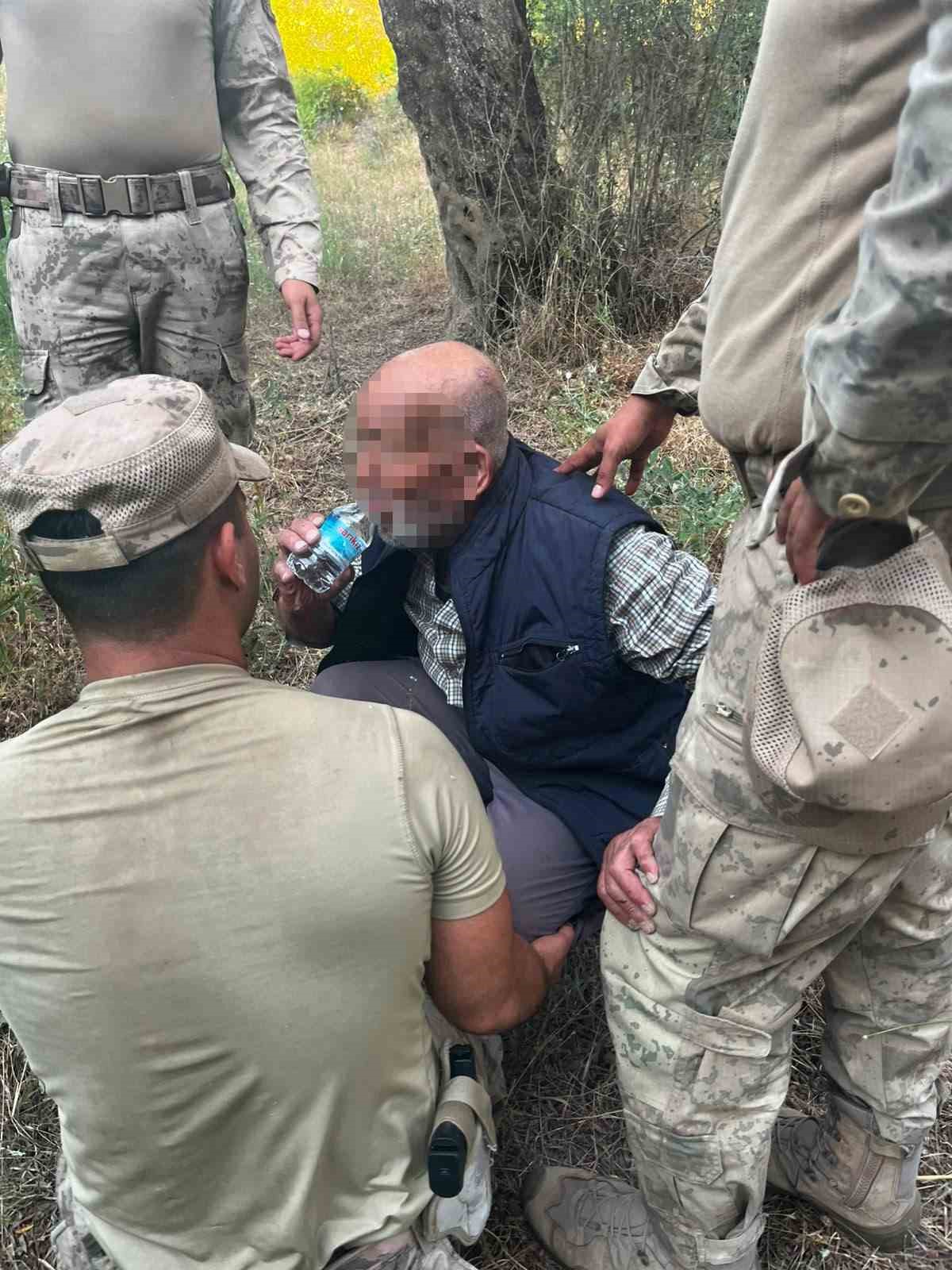 havranda kaybolan alzaymir hastasi 8 saat sonra jandarma ekiplerince sag olarak bulundu 0 ae4ceGyA