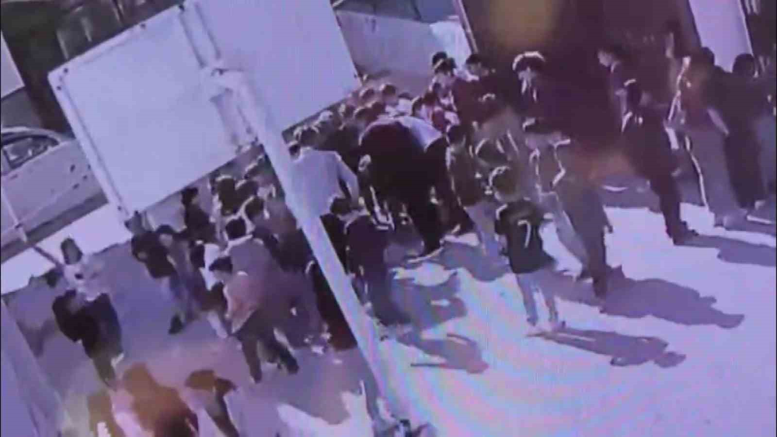 Havuç yerken nefes alamayan öğrenciyi, öğretmeni Heimlich manevrasıyla hayata tutundurdu 6 havuc yerken nefes alamayan ogrenciyi ogretmeni heimlich manevrasiyla hayata tutundurdu 2 2rhdRWgk
