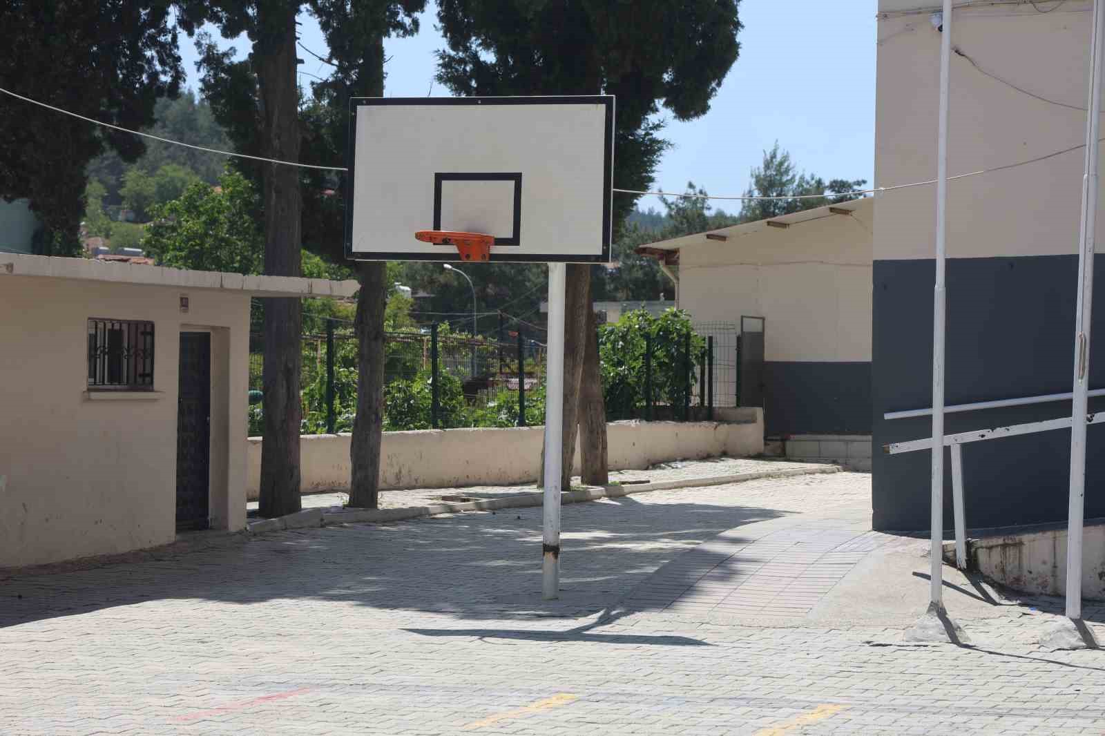 Havuç yerken nefes alamayan öğrenciyi, öğretmeni Heimlich manevrasıyla hayata tutundurdu 10 havuc yerken nefes alamayan ogrenciyi ogretmeni heimlich manevrasiyla hayata tutundurdu 6 k26ZHWbM