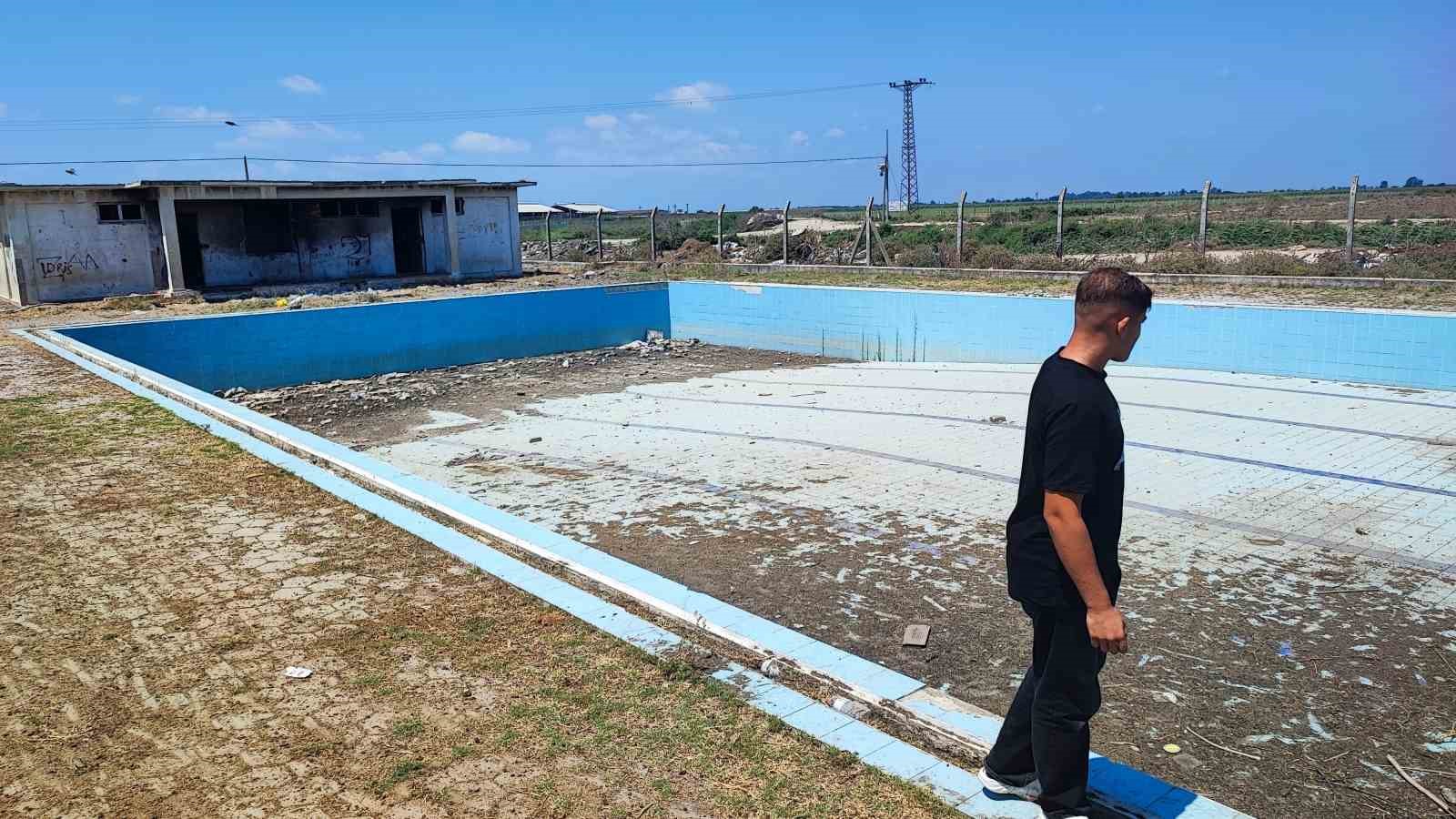 Havuz çürümeye terk edildi, çocuklar kanallarda boğuluyor 4 havuz curumeye terk edildi cocuklar kanallarda boguluyor 0