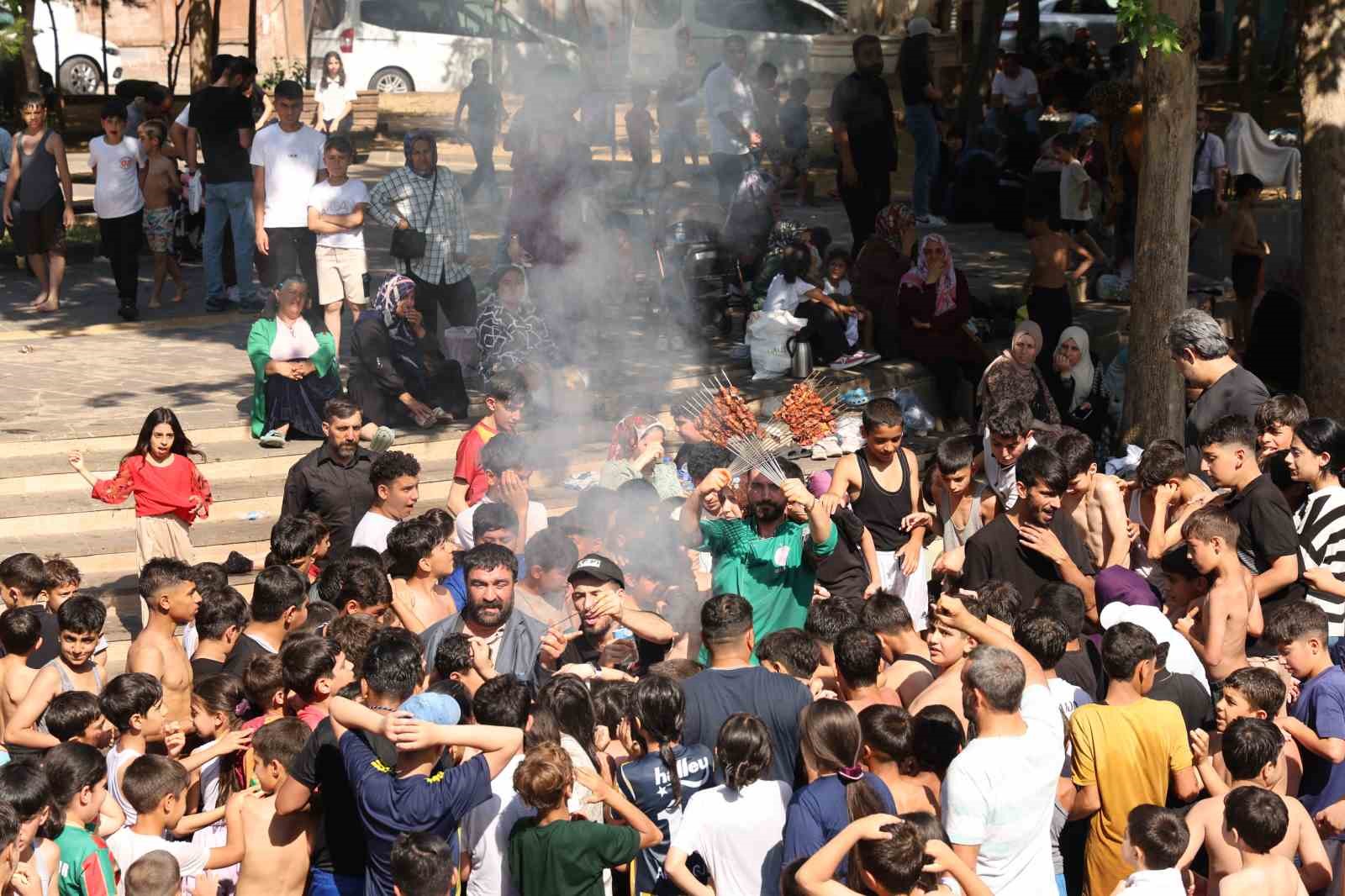 havuzdan cikan cocuklara ciger surprizi 1