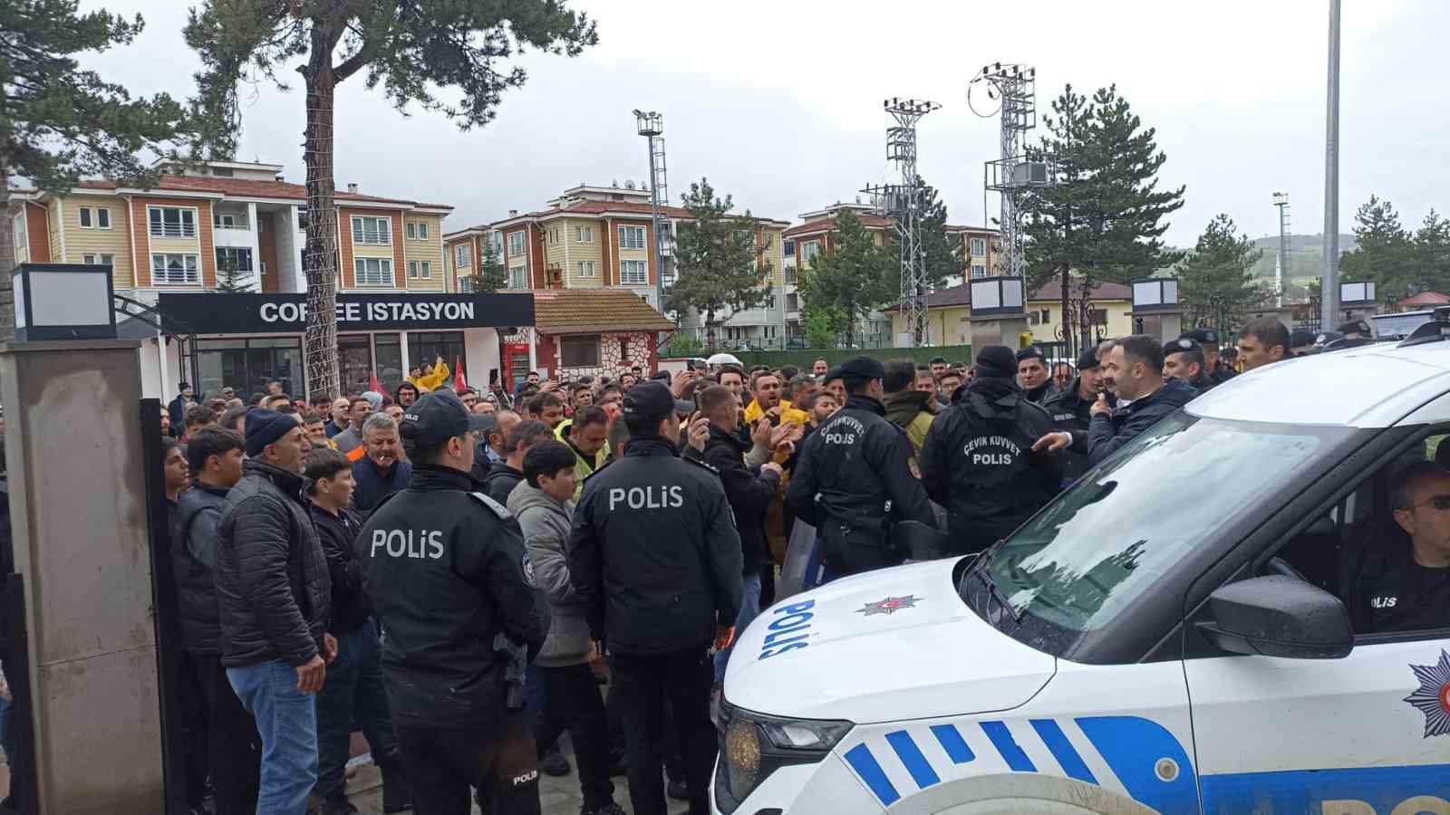 havzada afet bolgesi cagrisi vatandaslardan belediye onunde tepki 1