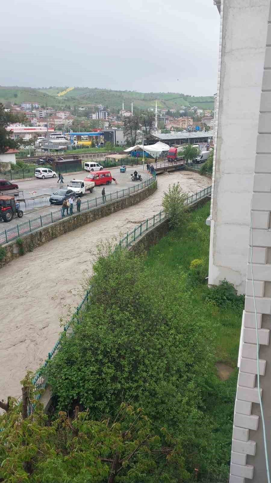 havzada kuvvetli saganak etkili oldu dere tasti 5 Dqc8Kugl