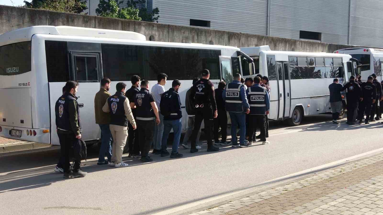 Hayalet dolandırıcı, seyyar çağrı merkezini sırtlayıp otel otel gezmiş 8 hayalet dolandirici seyyar cagri merkezini sirtlayip otel otel gezmis 4 KGqLVZk3