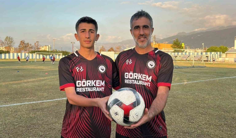hayalini-gerceklestiren-42-yasindaki-baba-16-yasindaki-ogluyla-birlikte-mesin-yuvarlaginda-pesinde-kosuyor-8Ey2fveg.jpg