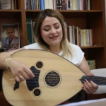 hayallerinden-vazgecmedi-beyaz-onlugunu-cikartip-tekrar-okula-basladi-qCLAEmOe.jpg
