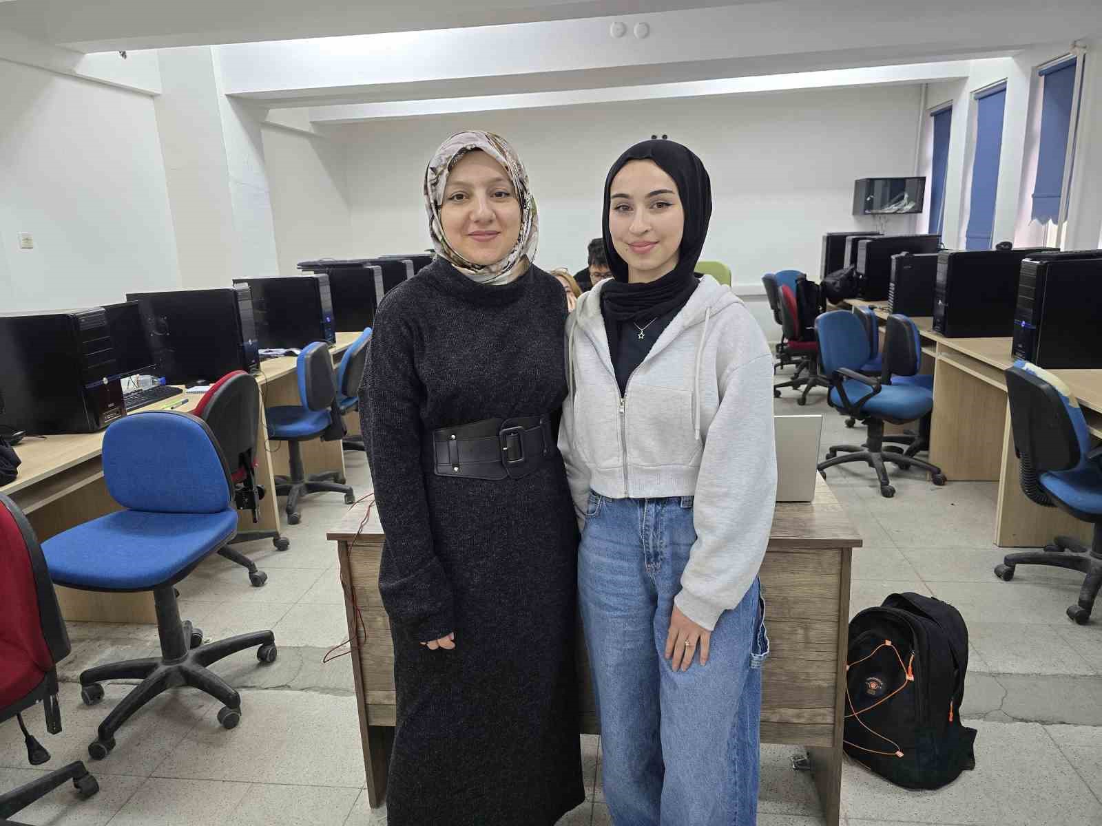 hayat hik yesiyle ornek oluyor gelecegin tasarimcilarini yetistiriyor 3 6uLbDIfS