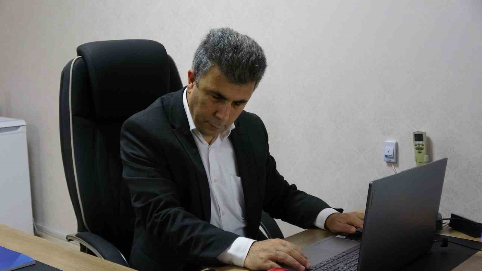 hayatini gorme engelli esine adadi 3 D7cODEvl